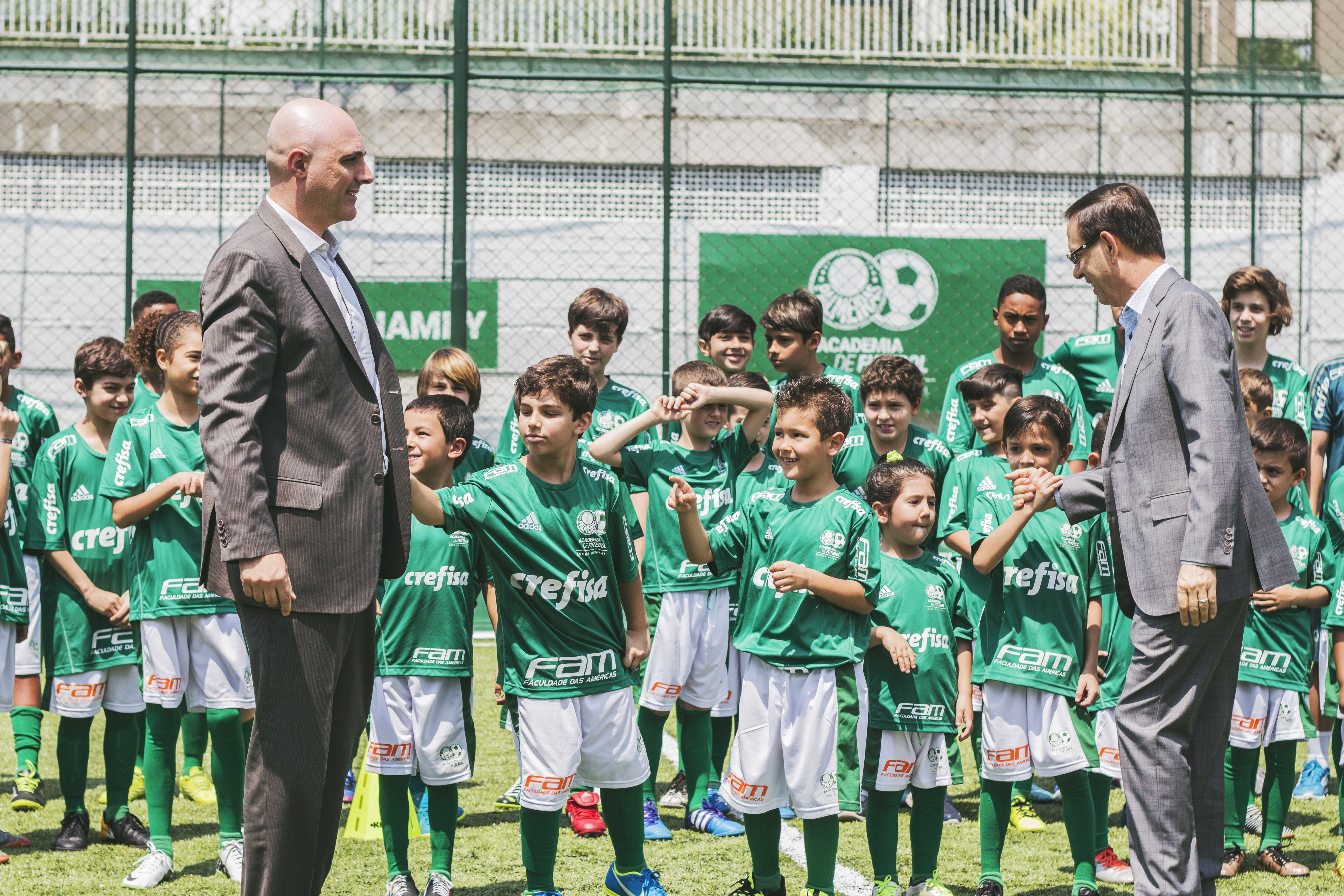 Escolinhas oficiais promovem seletivas para premiar novos alunos e alunas  com benefícios exclusivos – Palmeiras